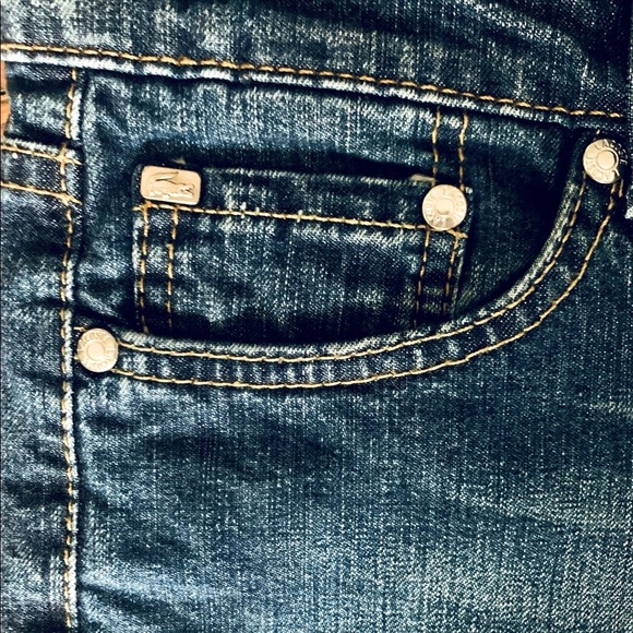 Lacoste Jeans with Croc on back pockets - Picture 10 of 11